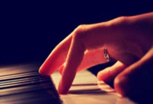 关于新加坡球队士气高昂，备战亚冠比赛的信息